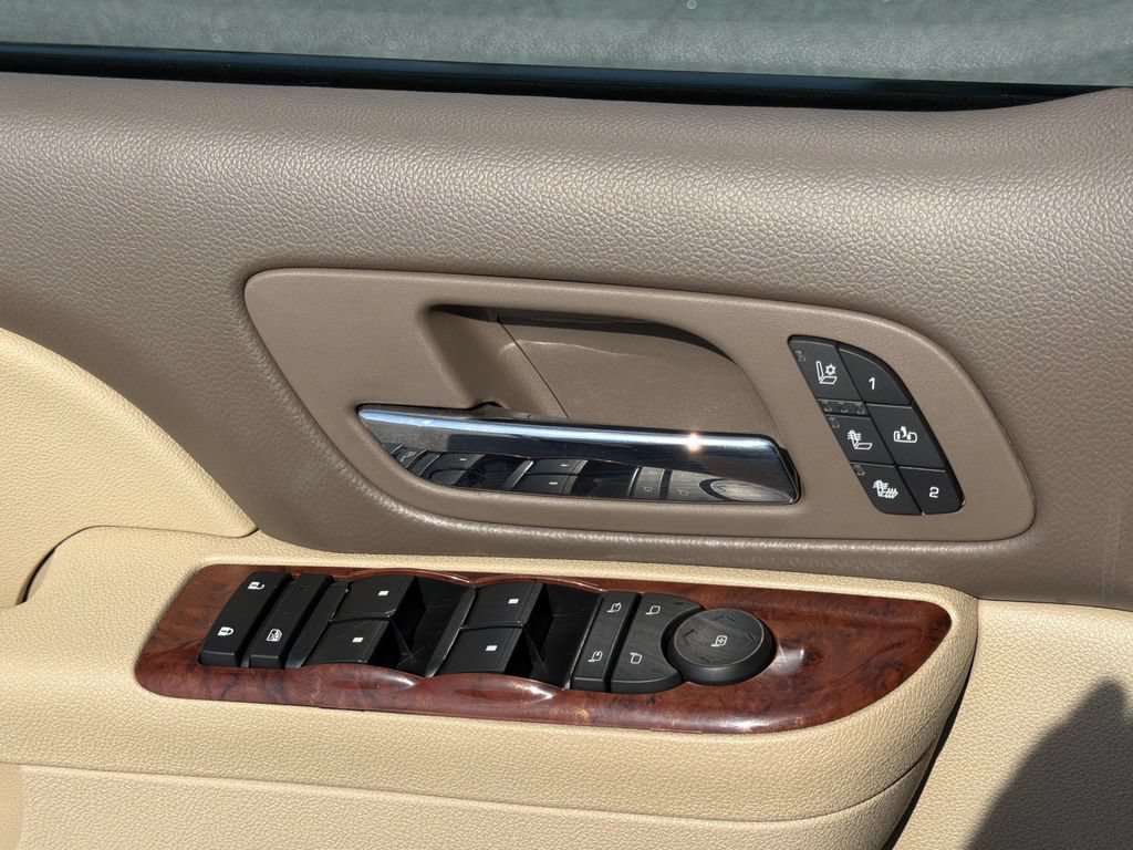 Used 2012 Chevrolet Suburban LTZ RWD image 25