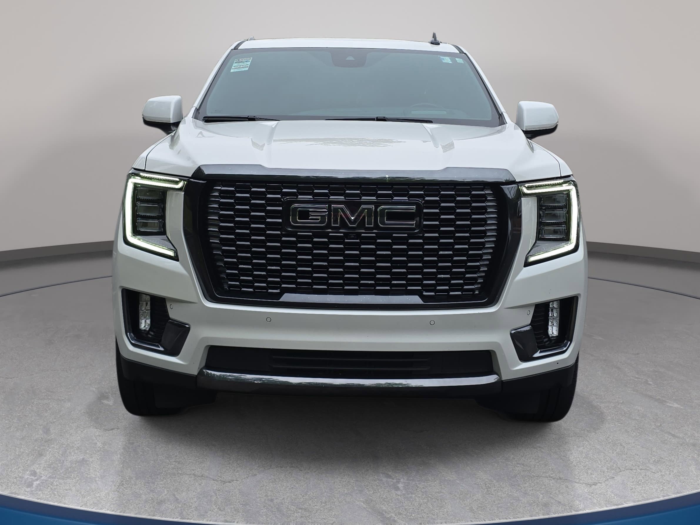 Used 2023 GMC Yukon XL Denali Ultimate AWD/4WD image 2
