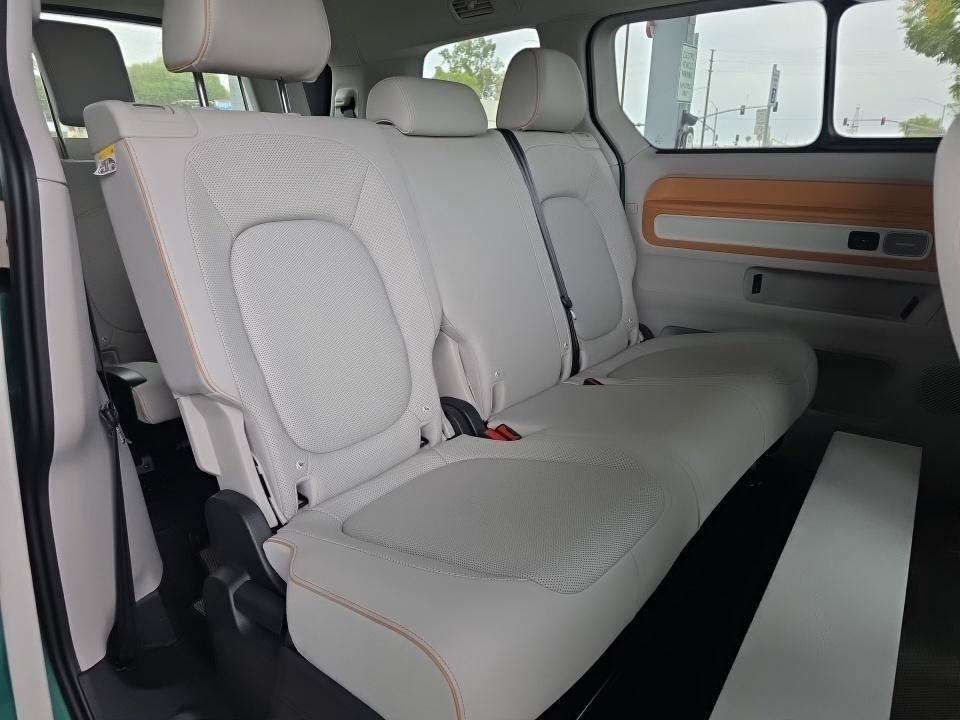 Certified 2025 Volkswagen ID. Buzz 1st Edition RWD image 9