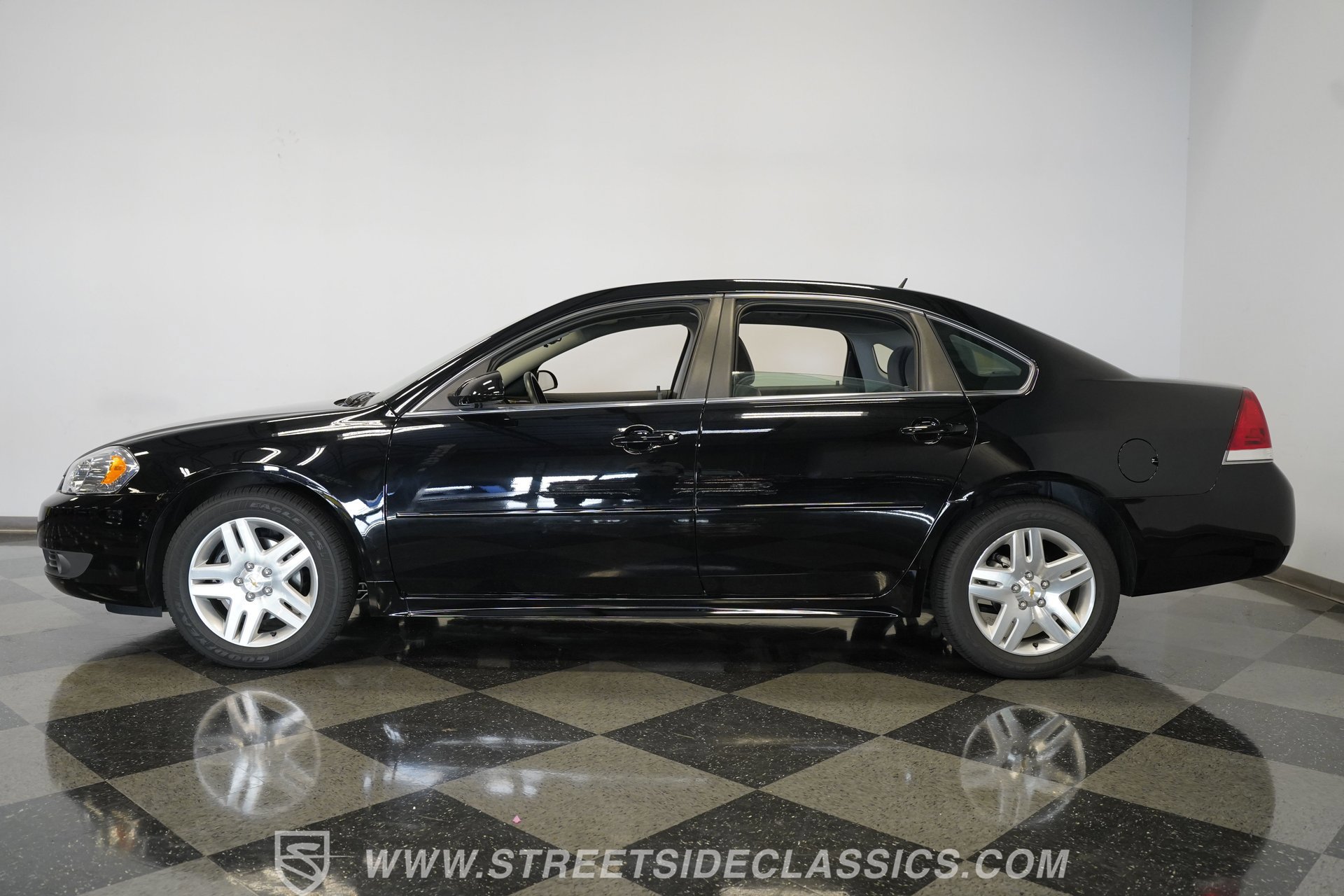 Used 2011 Chevrolet Impala LT image 2