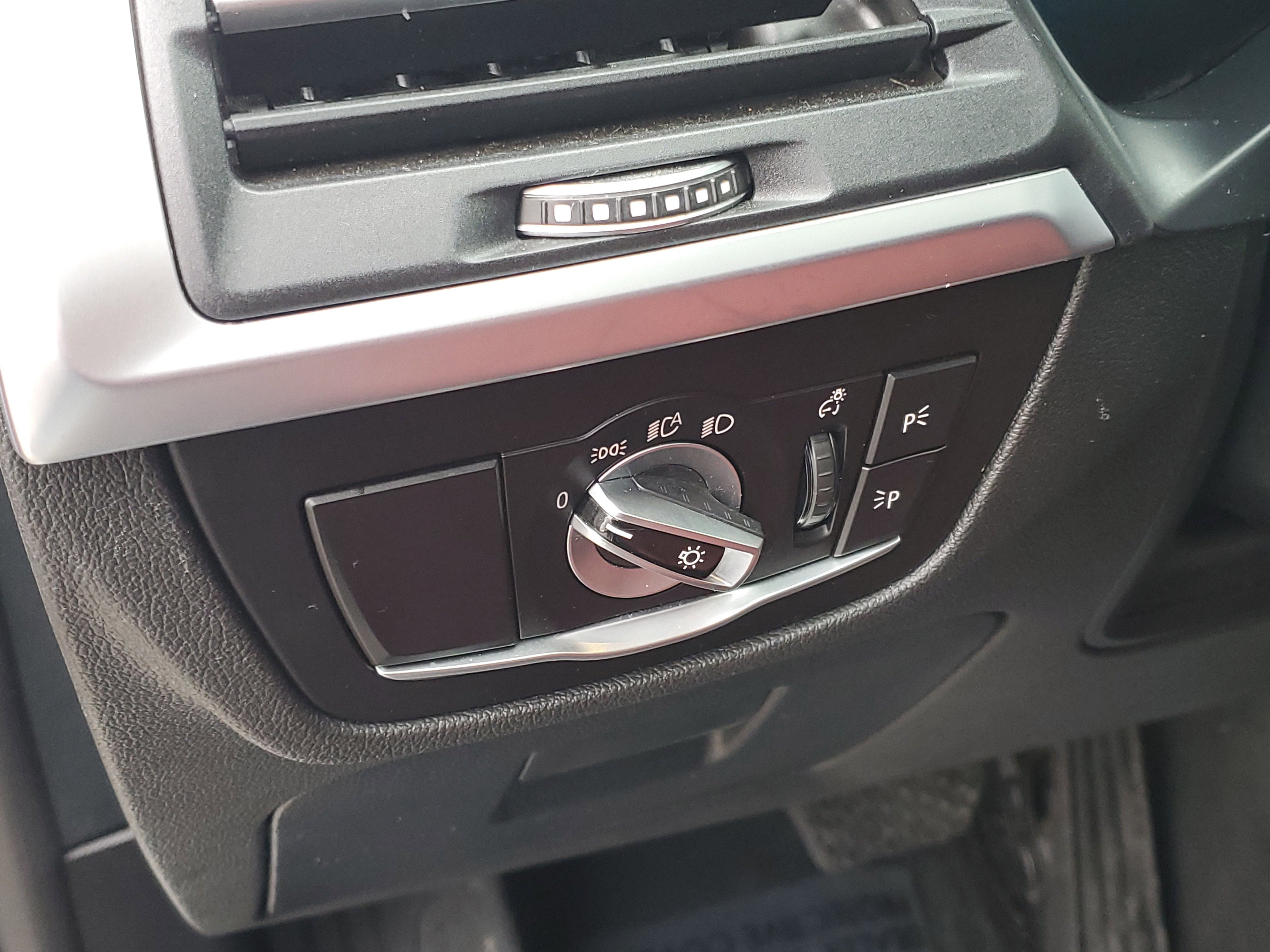 Used 2023 BMW X4 xDrive30i image 11