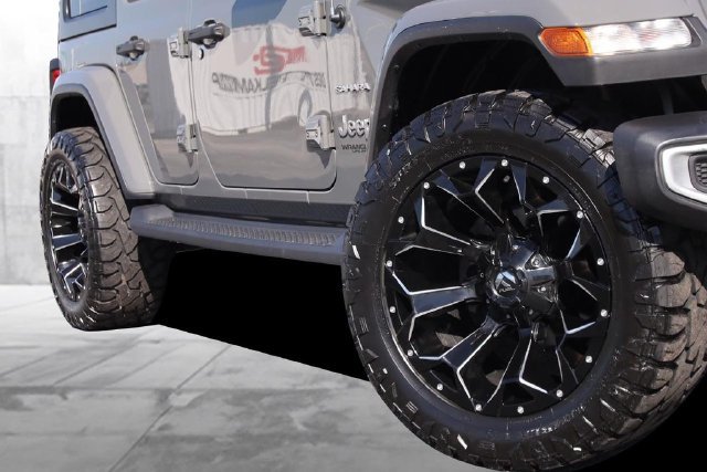 Used 2021 Jeep Wrangler Unlimited Sahara w/ Cold Weather Group AWD/4WD image 3