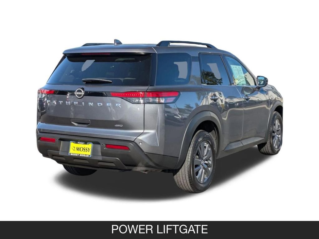 Used 2025 Nissan Pathfinder SV image 8