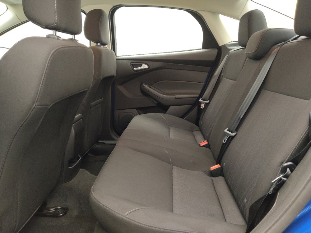Used 2018 Ford Focus SE w/ SE Appearance Package FWD image 18