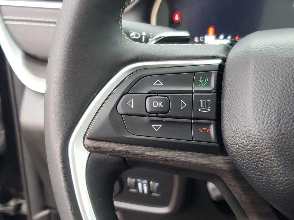 Used 2024 Jeep Grand Cherokee L Limited w/ Luxury Tech Group II image 17