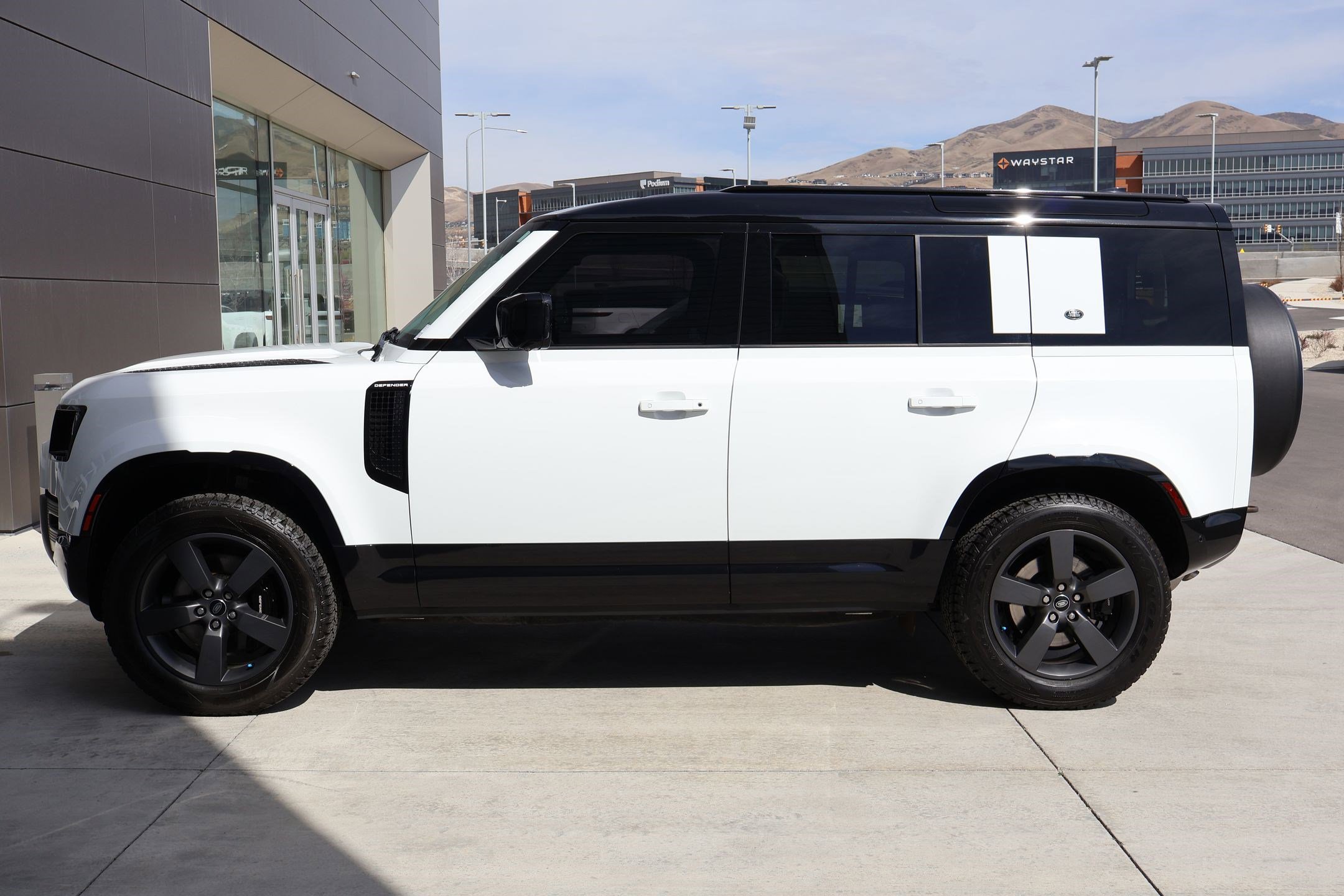 Certified 2023 Land Rover Defender 110 X-Dynamic SE image 11