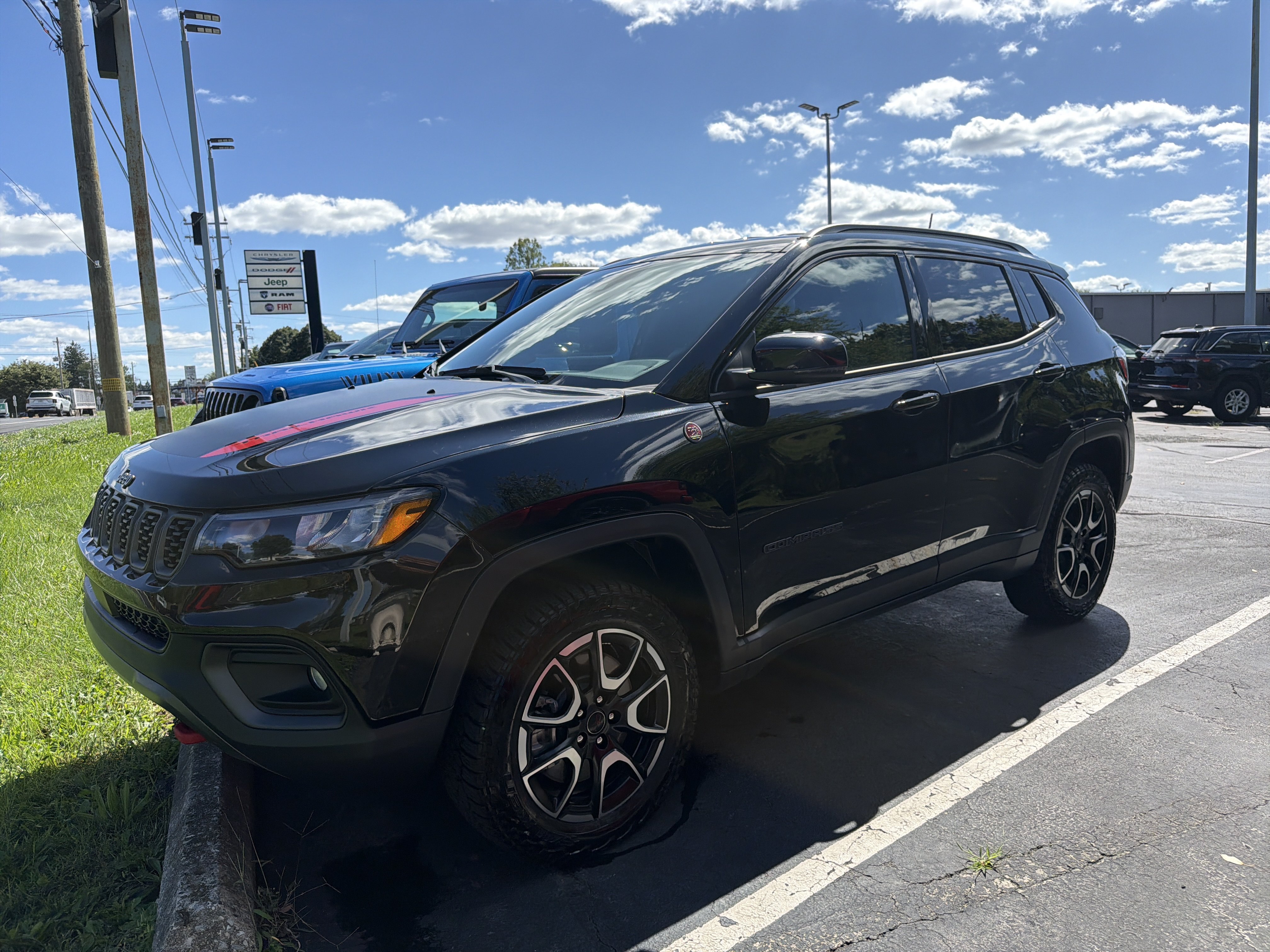 Certified 2025 Jeep Compass Trailhawk w/ Trailhawk Convenience Group AWD/4WD image 3