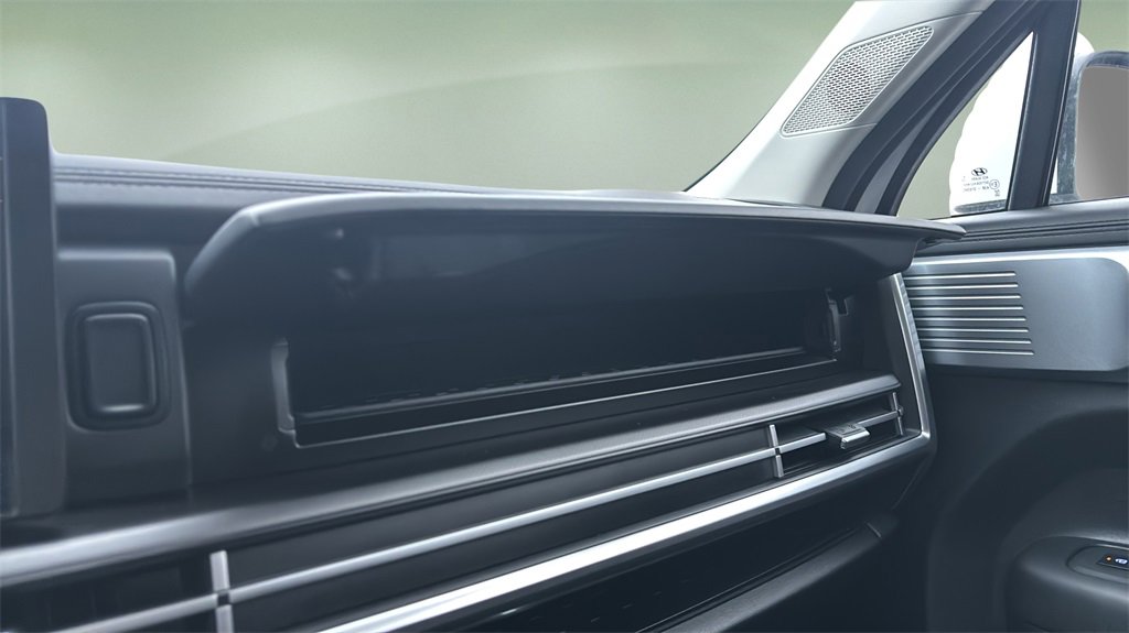 Used 2025 Hyundai Santa Fe SE image 30