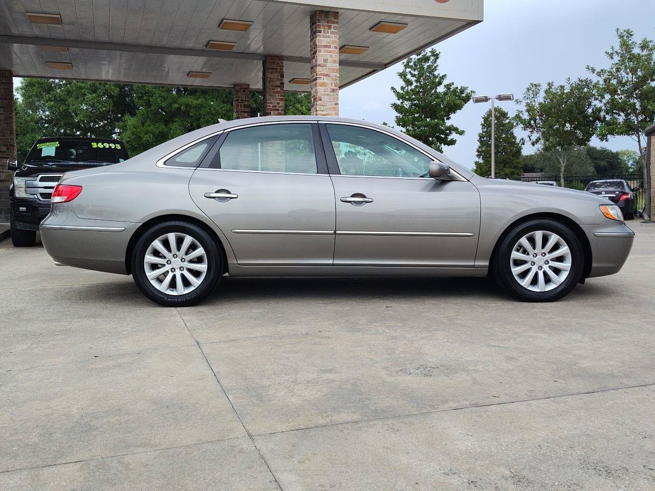 Used 2009 Hyundai Azera GLS w/ Premium Pkg 2 FWD image 7