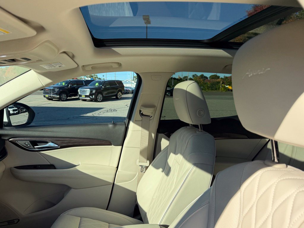Used 2023 Buick Envision Avenir AWD/4WD image 18