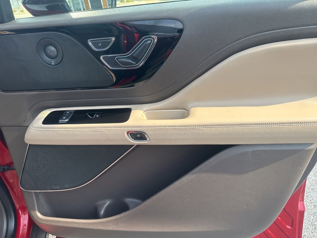 Used 2021 Lincoln Aviator Reserve w/ Elements Package Plus image 10
