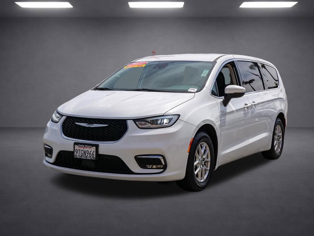 Used 2023 Chrysler Pacifica Touring-L image 8