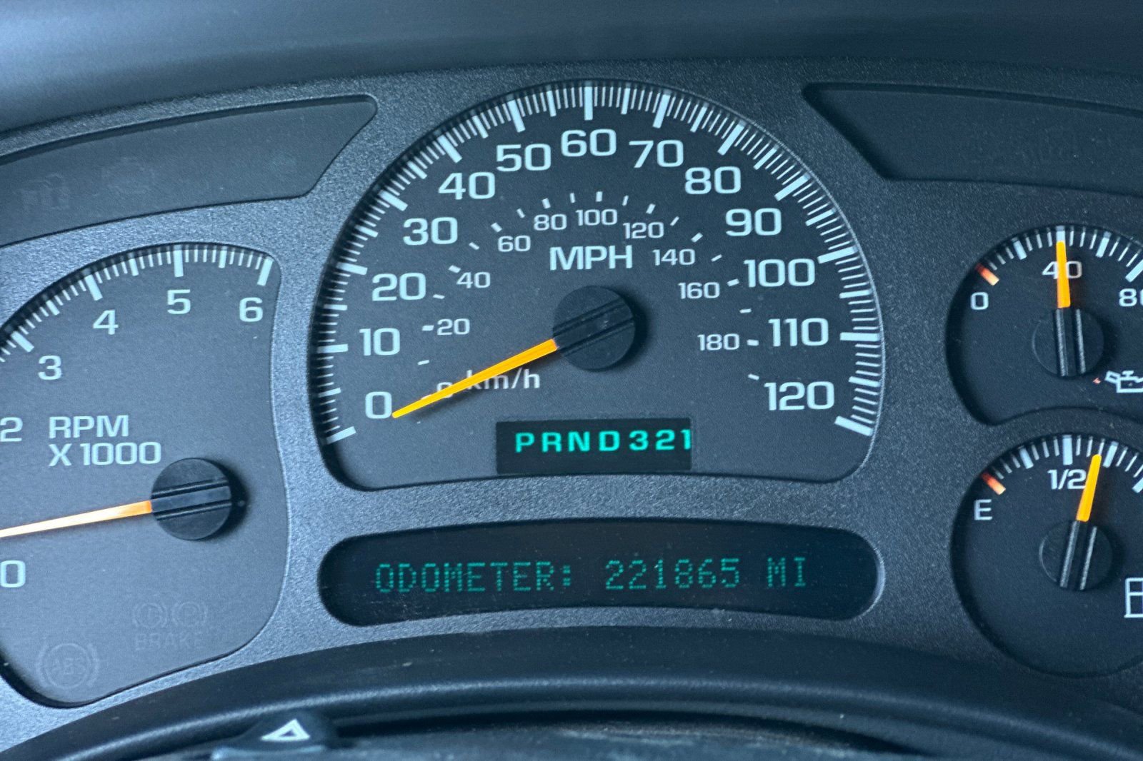 Used 2004 Chevrolet Tahoe LT w/ LT Preferred Equipment Group AWD/4WD image 23