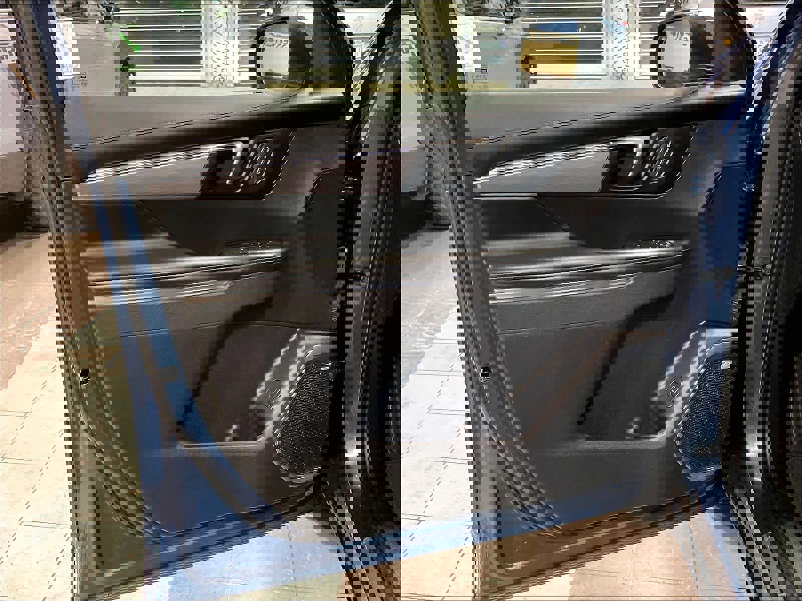 Used 2025 Buick Enclave Preferred image 9