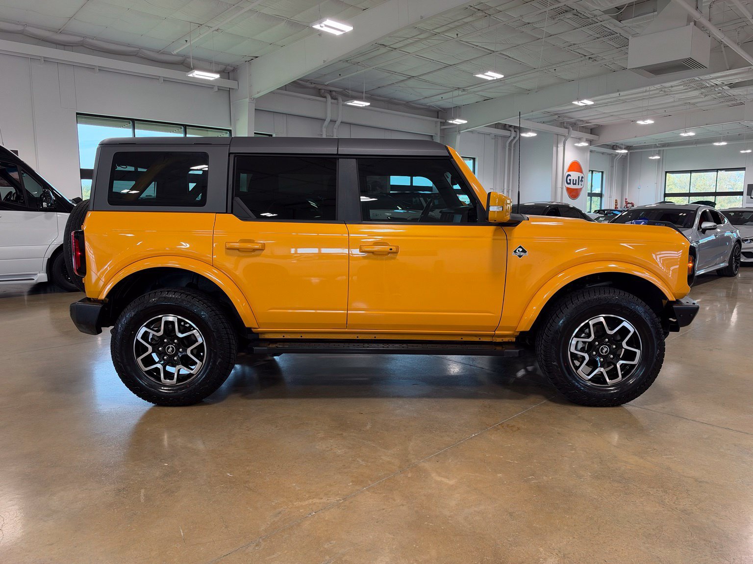 Used 2022 Ford Bronco Outer Banks AWD/4WD image 9
