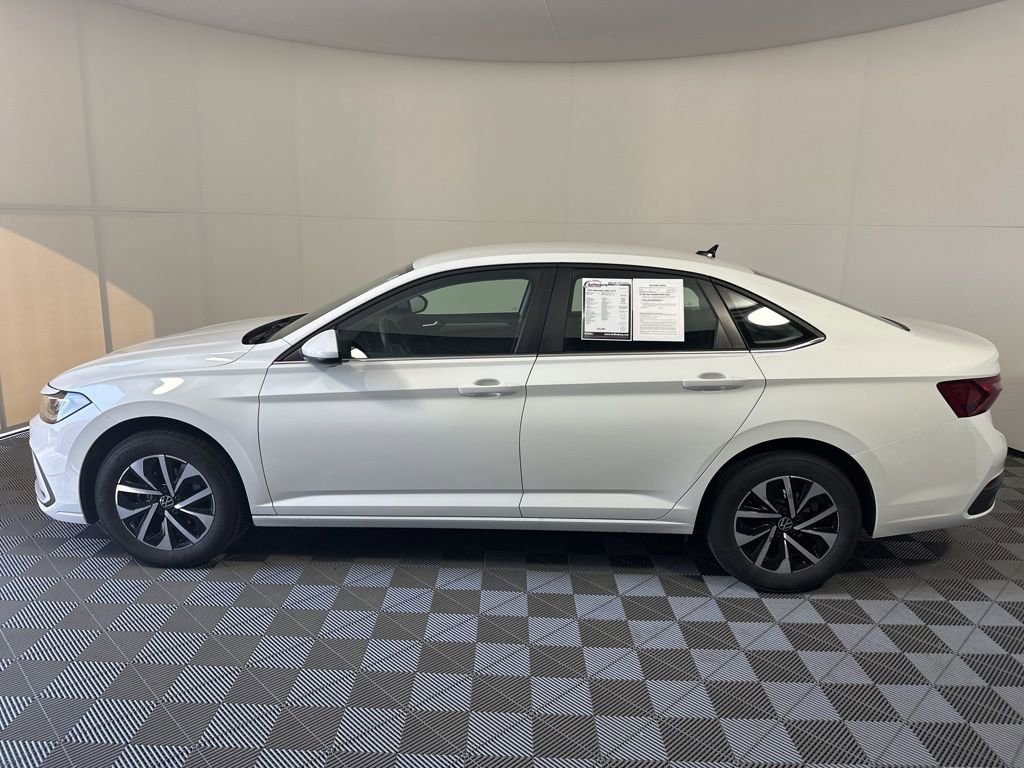 Used 2025 Volkswagen Jetta S image 4