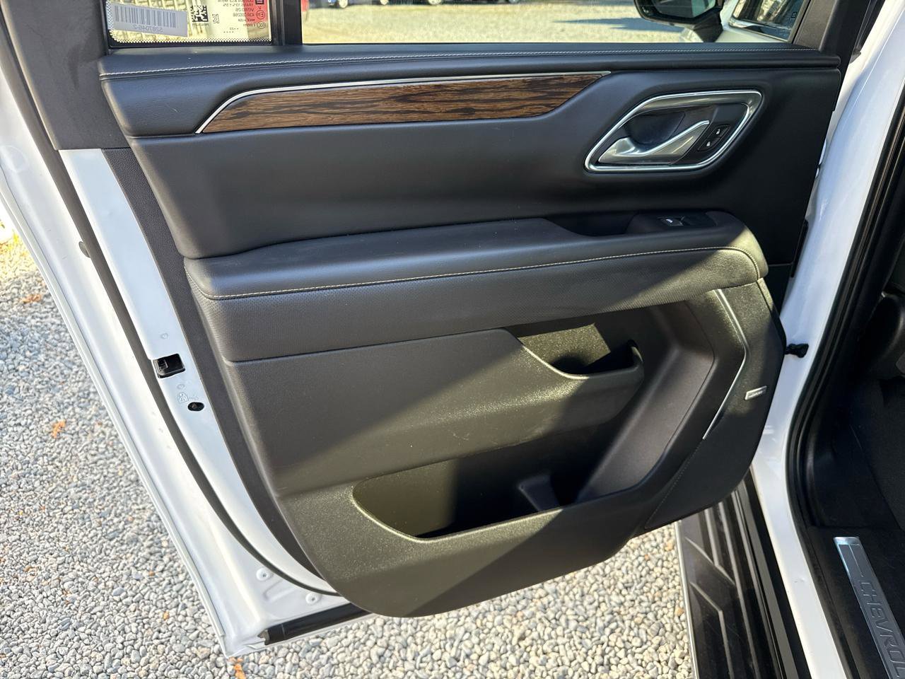 Used 2023 Chevrolet Suburban Premier AWD/4WD image 18