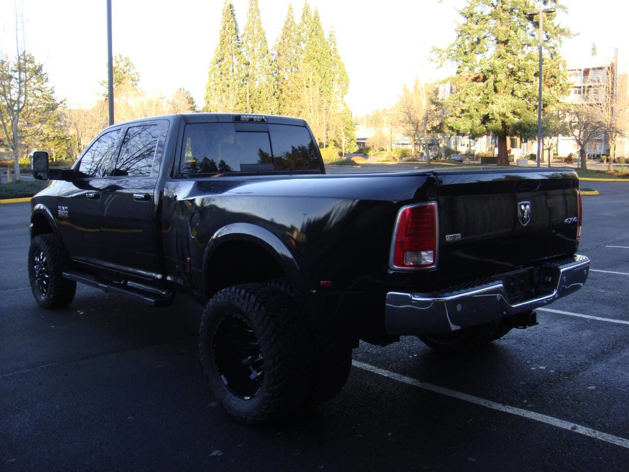 Used 2018 RAM 3500 Laramie w/ Convenience Group AWD/4WD image 11