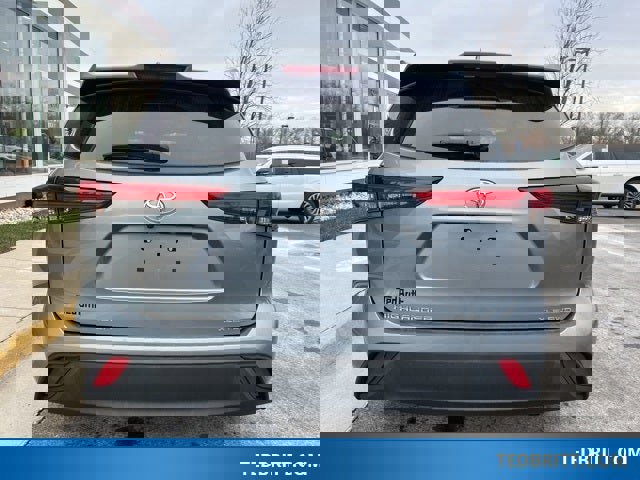 Used 2022 Toyota Highlander XLE image 7