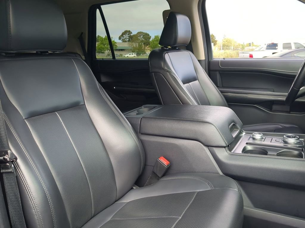 Used 2024 Ford Expedition XLT AWD/4WD image 8