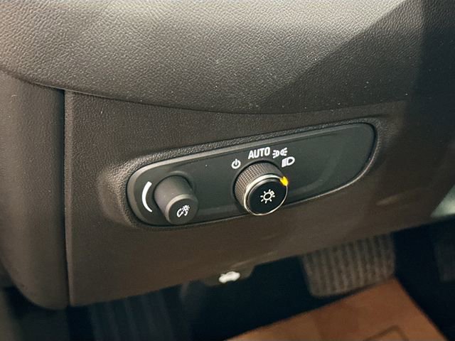 Used 2023 Chevrolet Equinox LT image 11