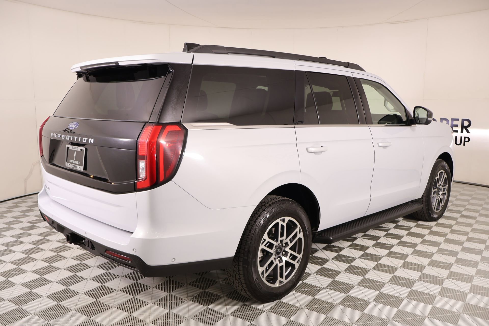 Used 2025 Ford Expedition Active AWD/4WD image 21
