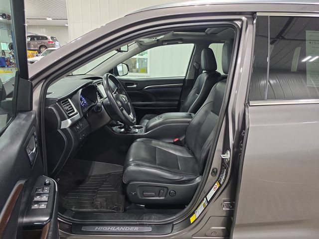 Used 2015 Toyota Highlander Limited AWD/4WD image 24