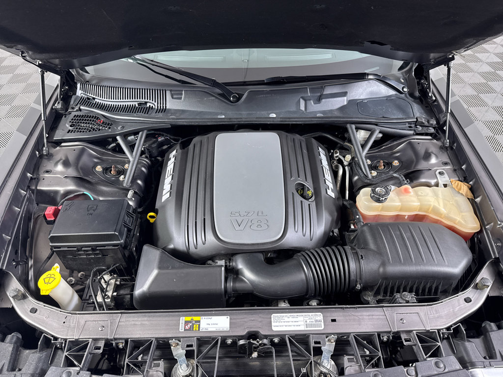 Used 2014 Dodge Challenger R/T image 3