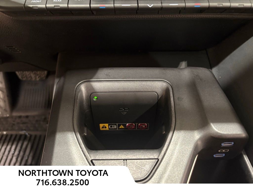 Used 2023 Toyota Crown Limited image 17