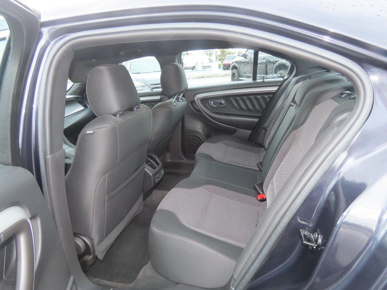 Used 2017 Ford Taurus SEL FWD image 19
