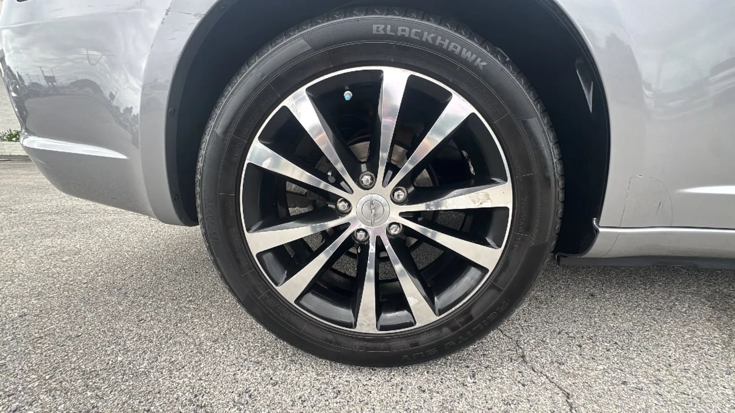 Used 2013 Chrysler 200 Touring w/ S Exterior Appearance Pkg FWD image 28