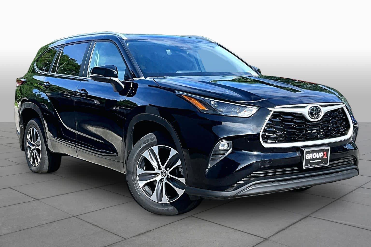 Used 2023 Toyota Highlander XLE AWD/4WD image 3
