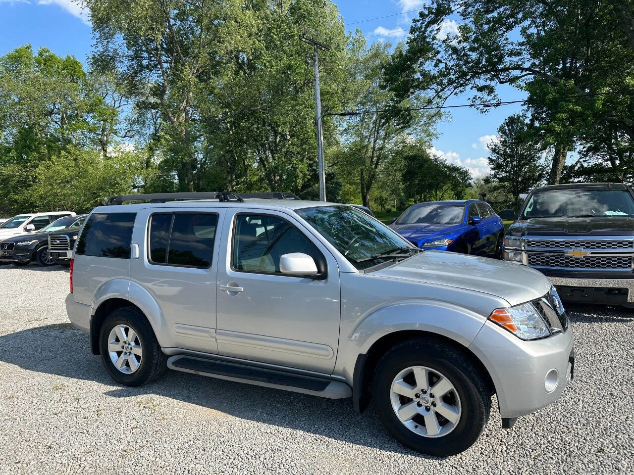 Used 2011 Nissan Pathfinder SV AWD/4WD image 4
