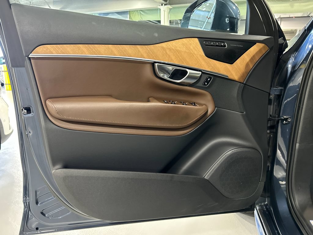 Certified 2023 Volvo XC90 T8 Plus w/ Protection Package AWD/4WD image 9