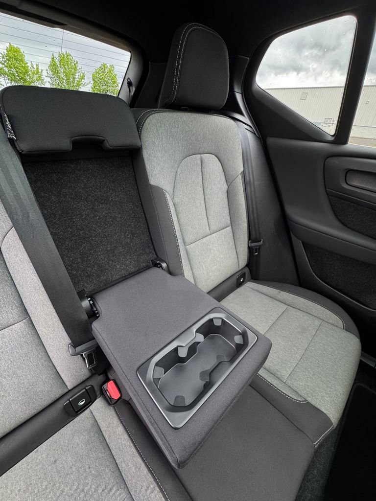 Used 2024 Volvo XC40 B5 Core AWD/4WD image 28