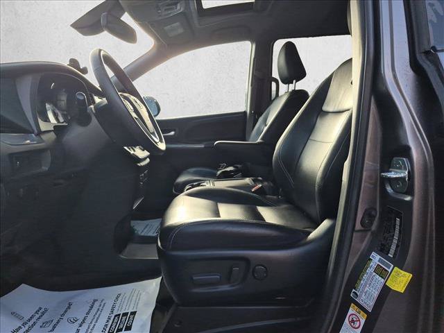 Used 2018 Toyota Sienna SE w/ SE Preferred Package FWD image 17