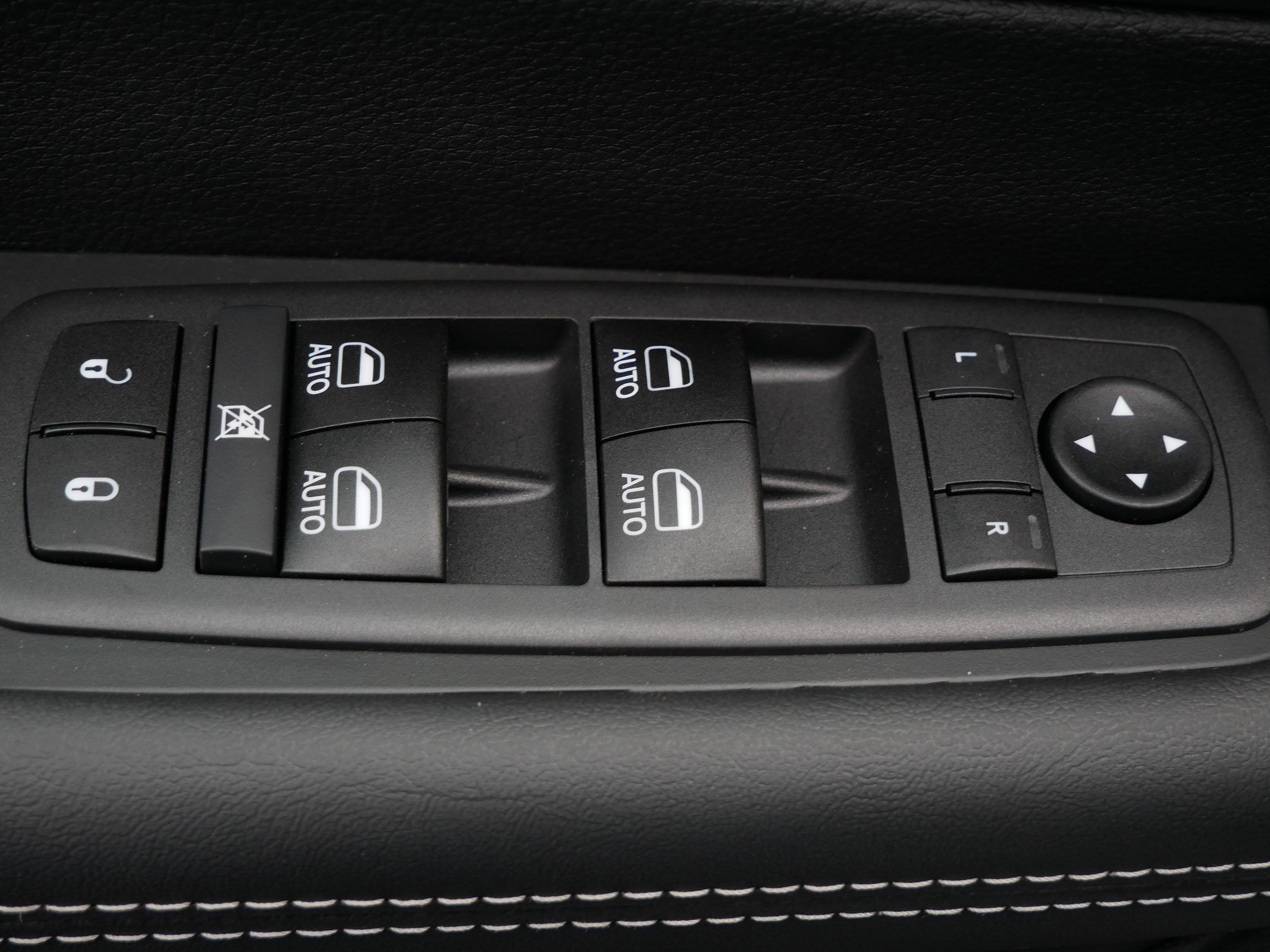 New 2026 Chrysler Pacifica Select w/ S Appearance Package AWD/4WD image 13