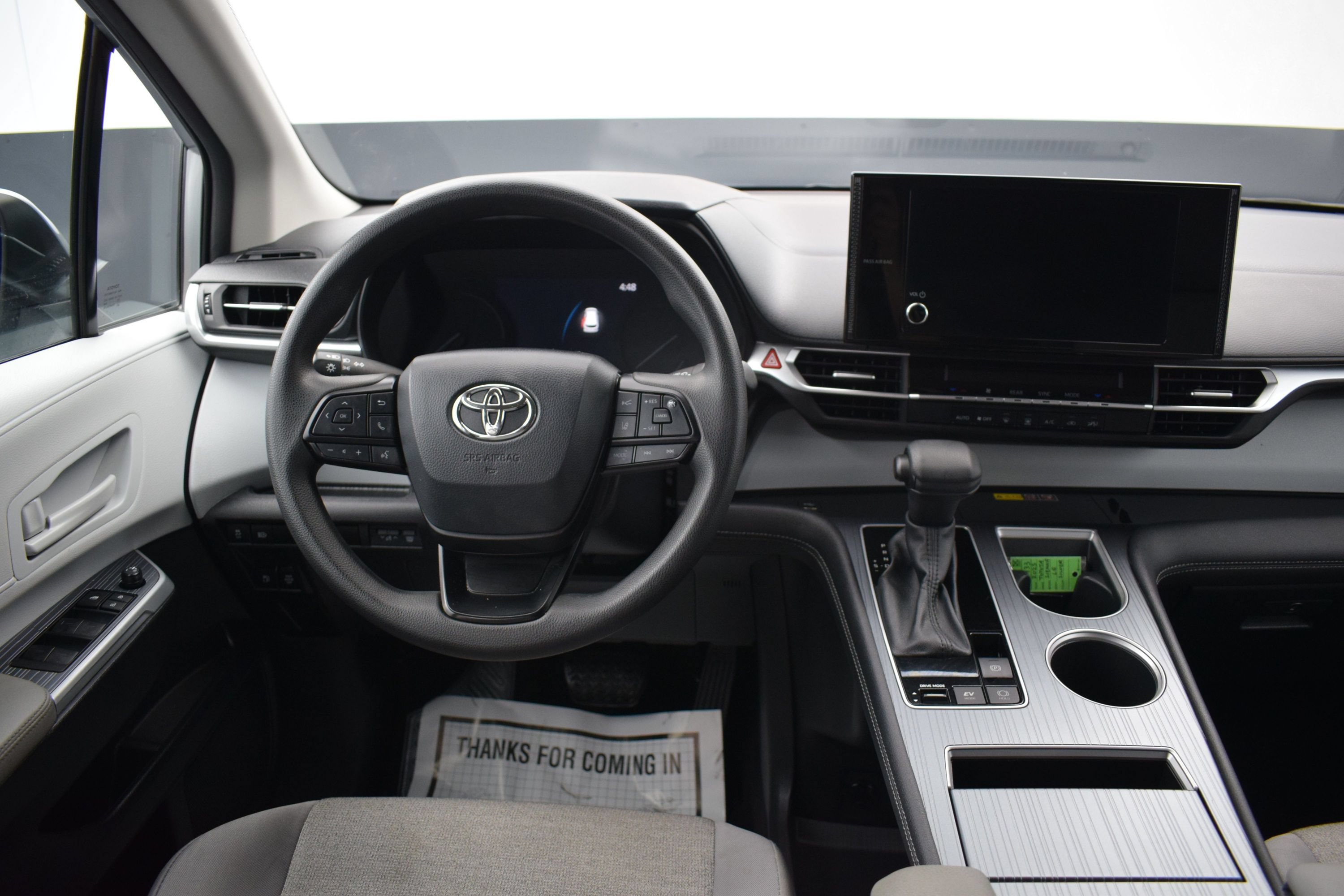 Used 2025 Toyota Sienna LE FWD image 16