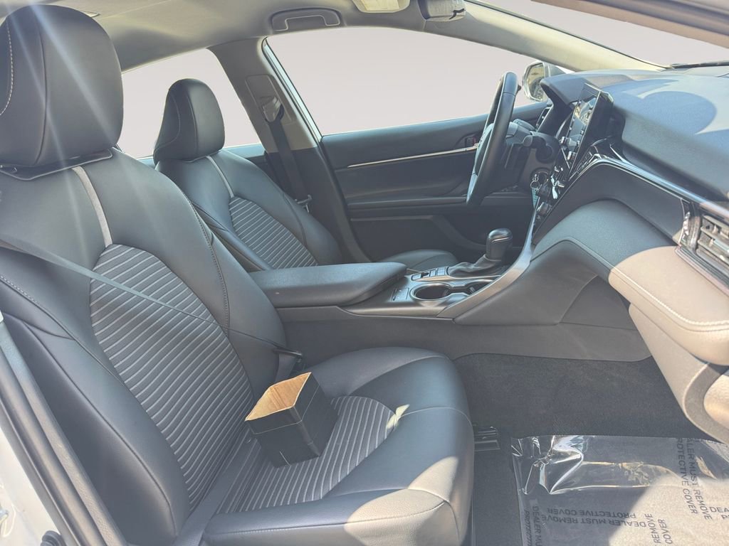 Used 2023 Toyota Camry SE w/ Cold Weather Package image 15