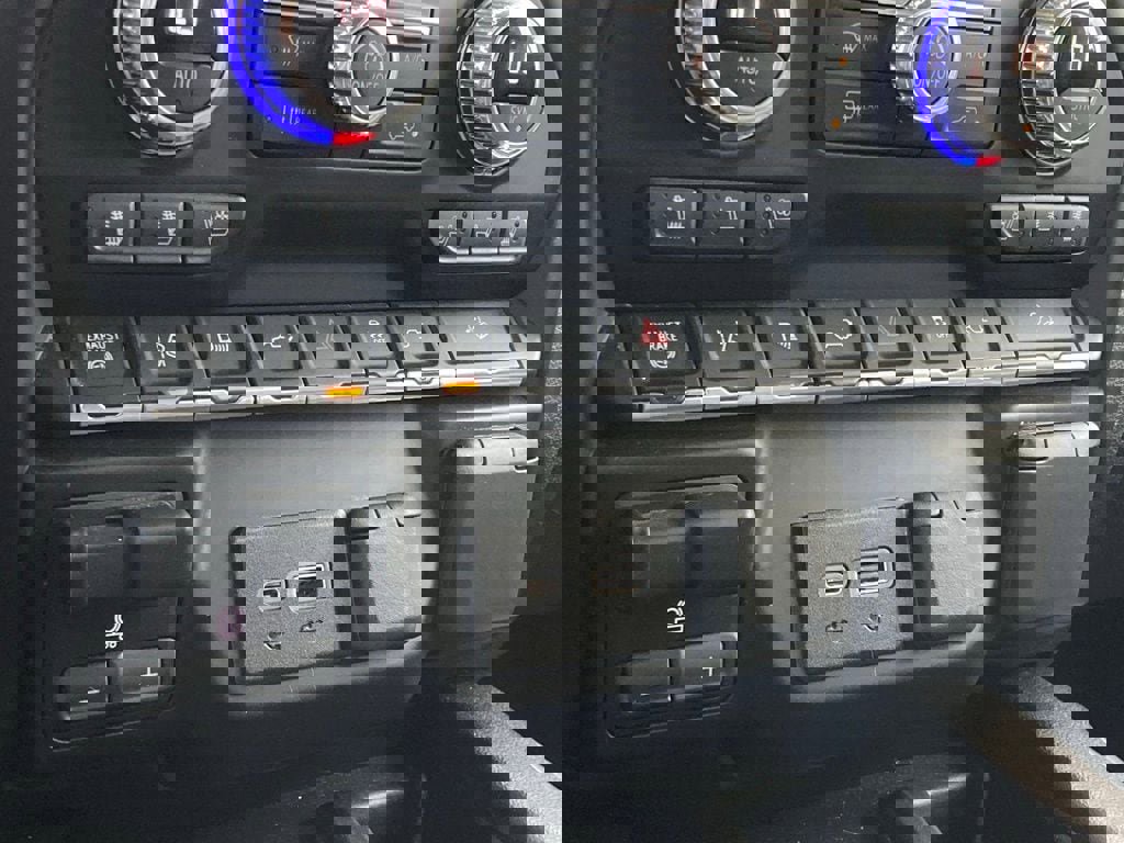 Used 2020 GMC Sierra 2500 AT4 w/ AT4 Premium Package image 26