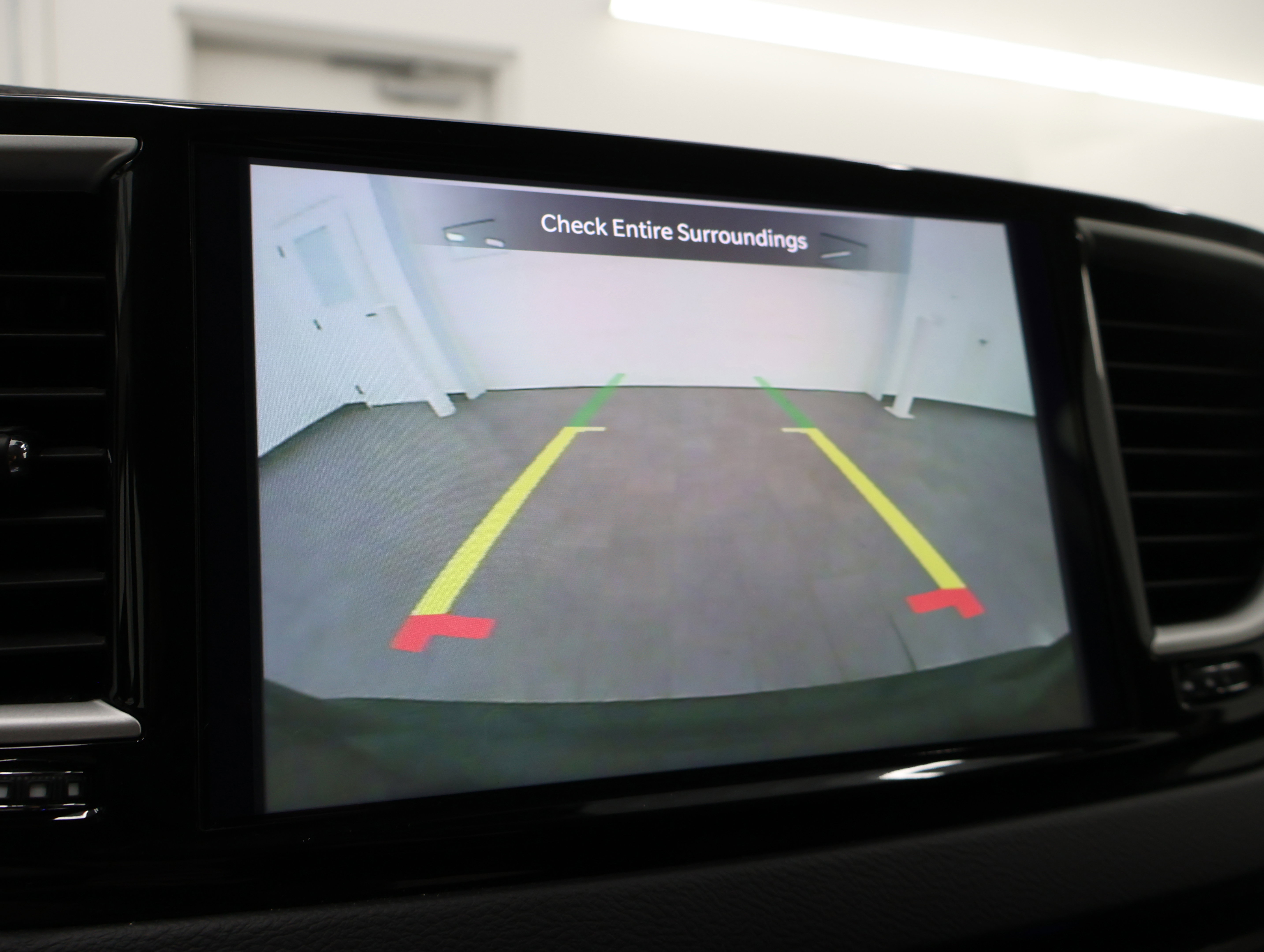 Used 2024 Chrysler Pacifica Touring-L FWD image 17