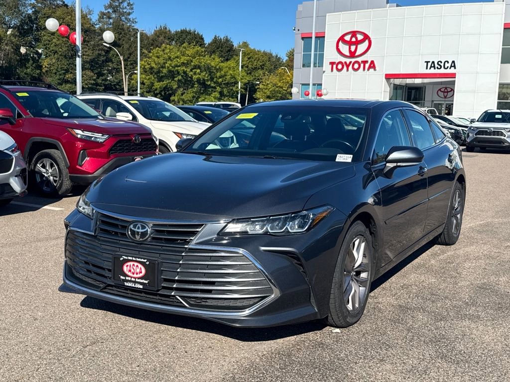 Used 2019 Toyota Avalon XLE w/ Moonroof Package image 3
