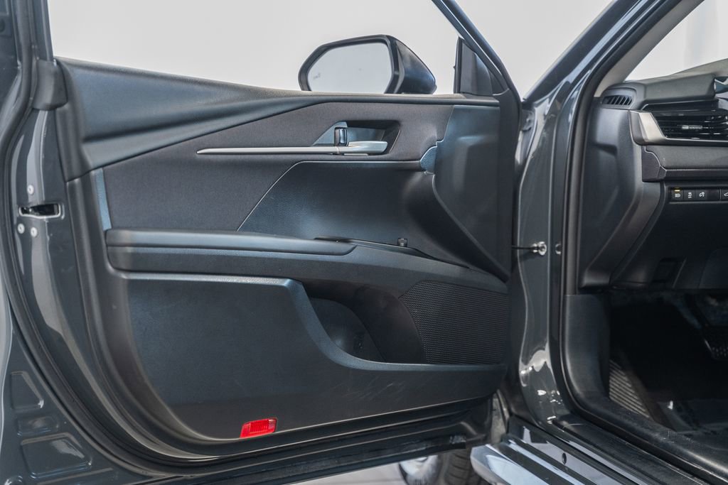 Used 2025 Toyota Camry LE image 32