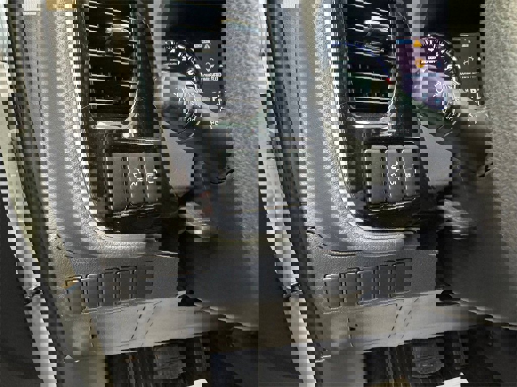 Used 2020 Mitsubishi Outlander ES image 30