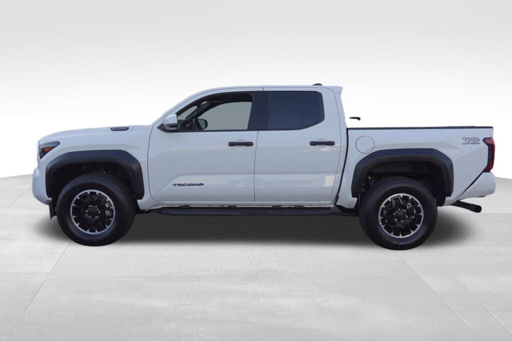 Used 2025 Toyota Tacoma TRD Off-Road image 7