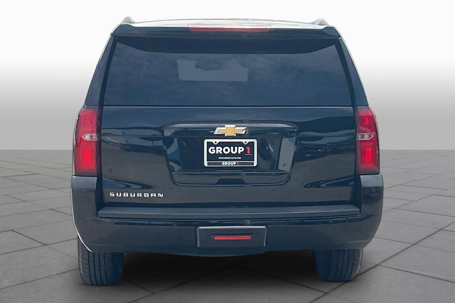 Used 2018 Chevrolet Suburban LT RWD image 5