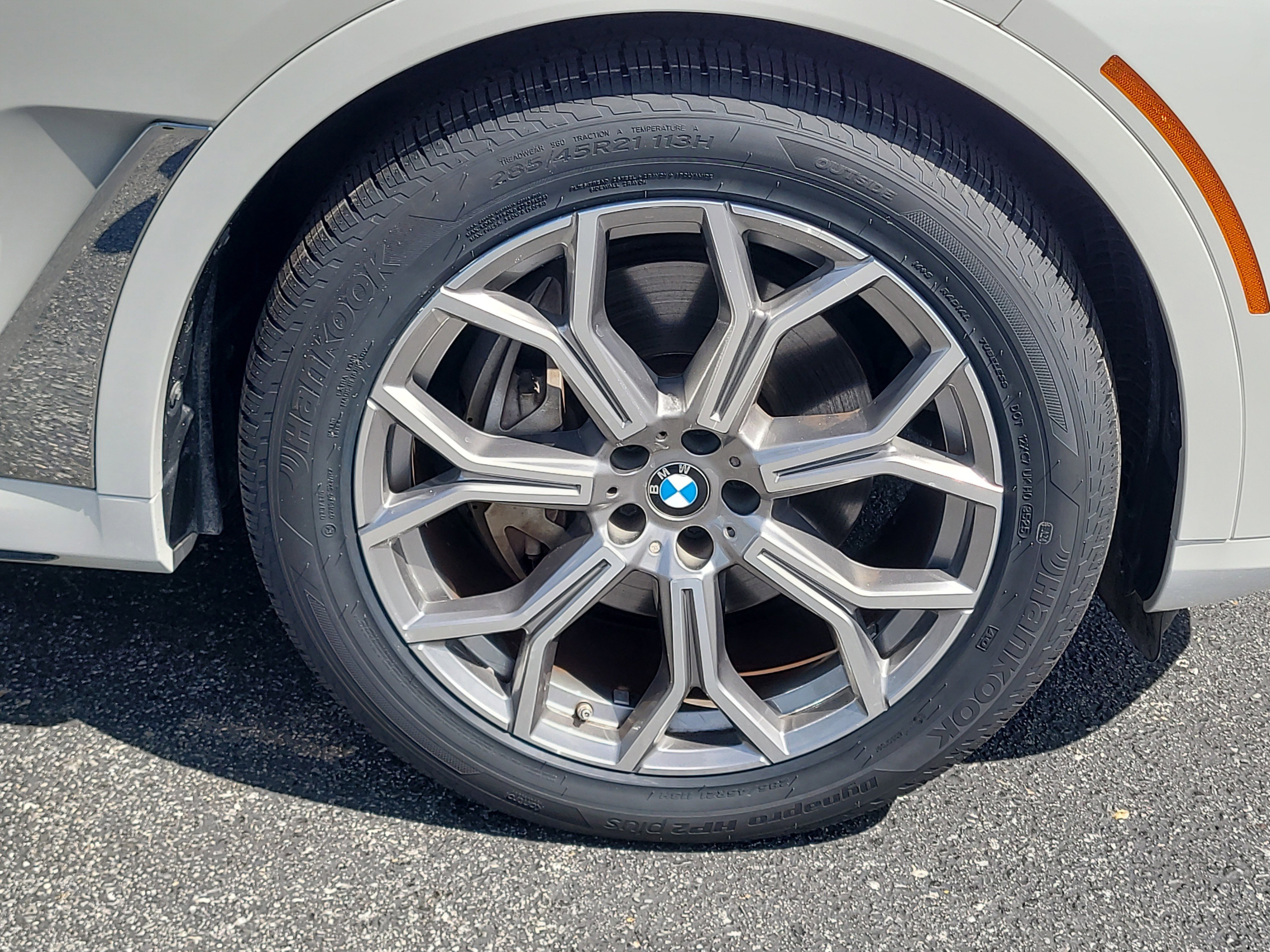 Used 2023 BMW X7 xDrive40i w/ Premium Package AWD/4WD image 10