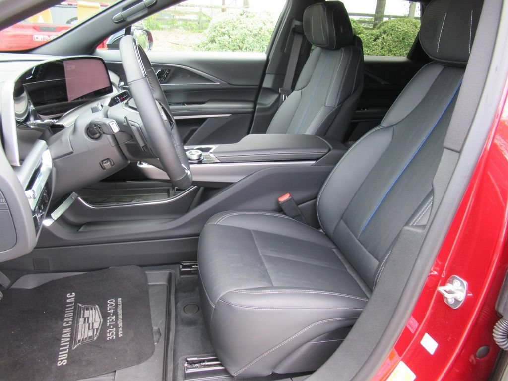 Certified 2025 Cadillac Lyriq Luxury w/ LPO, Floor Liner Package AWD/4WD image 20