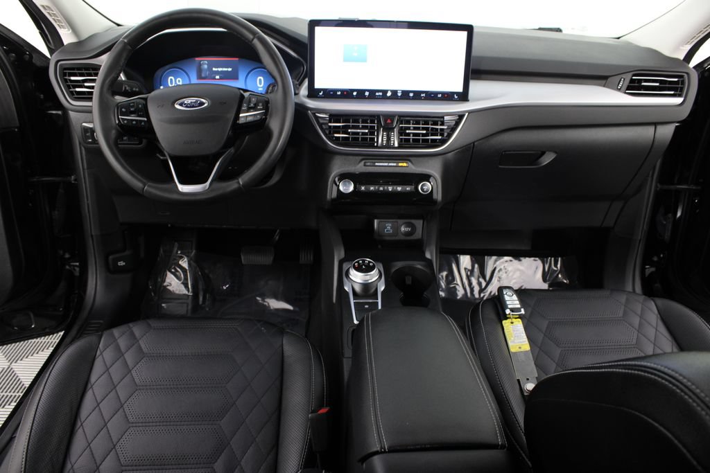 Used 2023 Ford Escape Platinum w/ Premium Technology Package AWD/4WD image 9