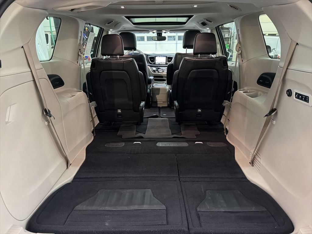 Used 2020 Chrysler Pacifica Limited FWD image 9